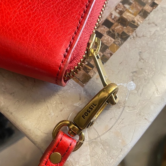 Fossil NWT Red Leather zip around wristlet and Wallet - Picture 4 of 7